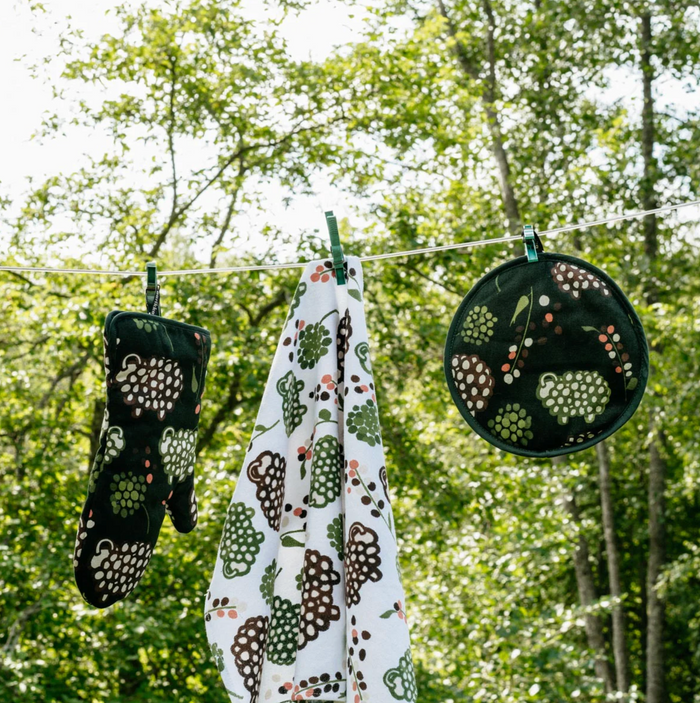 Aarikka Rams in a Field Oven Mitt