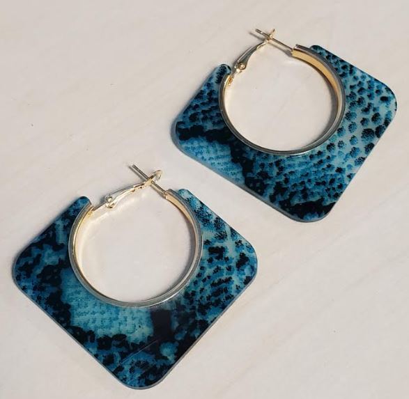 BD01 Assortment of 12 Gold Acrylic Earrings