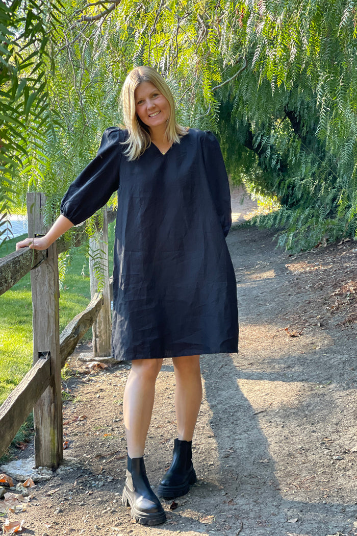 Piironki Helsinki Linen Saara Black Dress